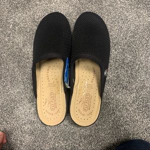 Flyflot womens black clogs